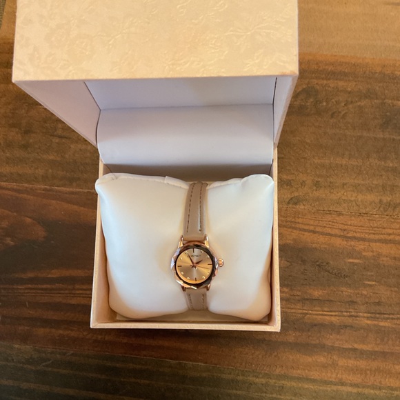 Ellen Tracy Accessories - Ellen Tracy Elegant Cream and Gold Box and watch